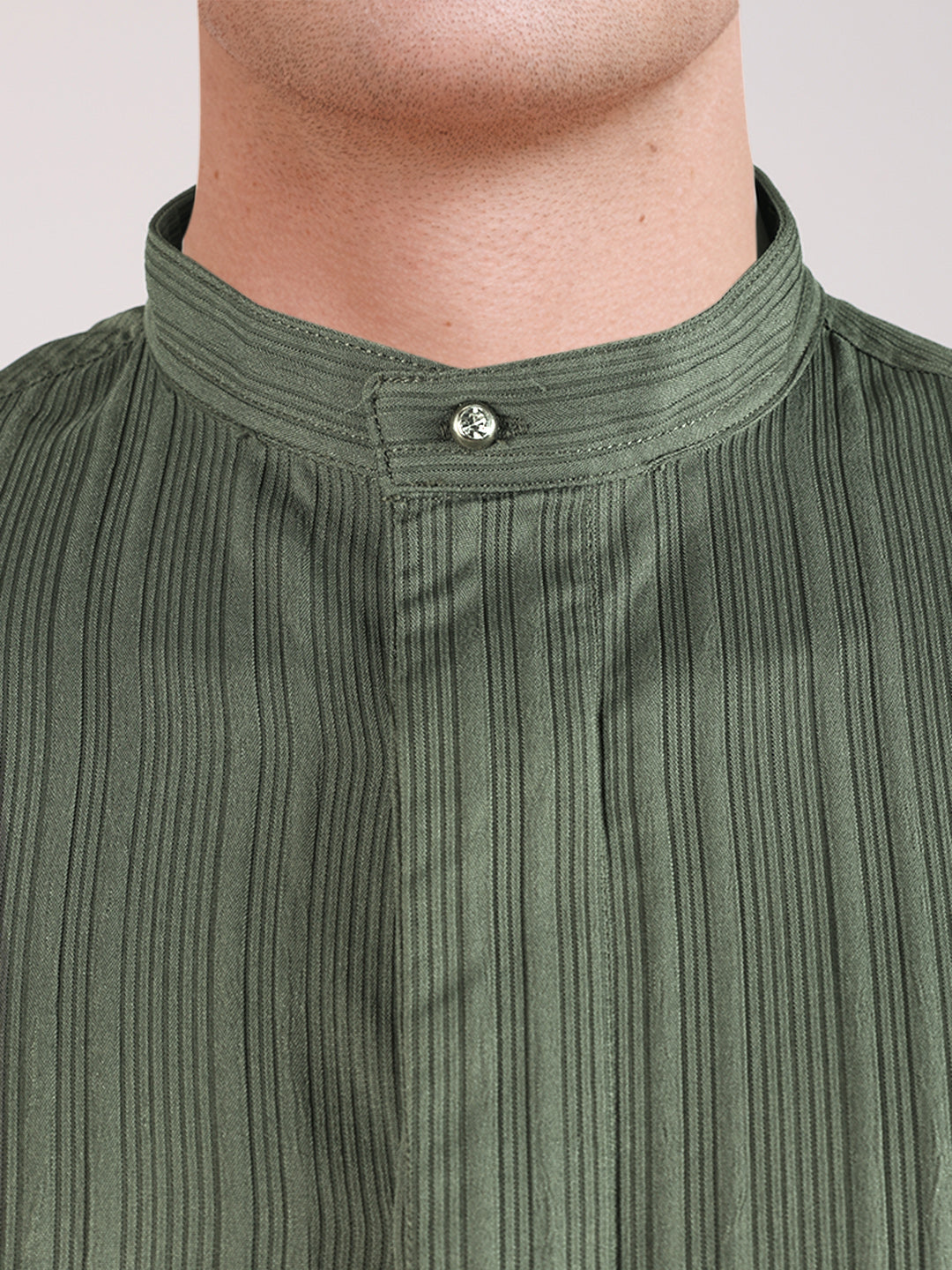 Men's Green Slim Fit Solid Casual Shirt