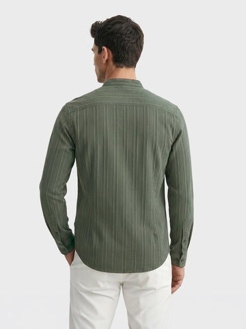 Men's Green Slim Fit Solid Casual Shirt