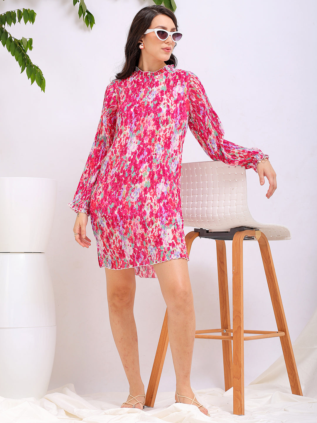 Shop Women's Pink Straight Floral Round Neck Pleated Dress Online.