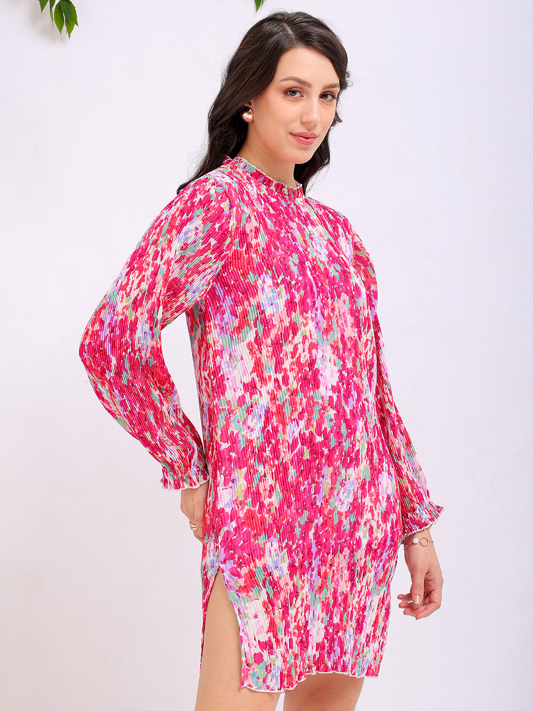 Shop Women's Pink Straight Floral Round Neck Pleated Dress Online.