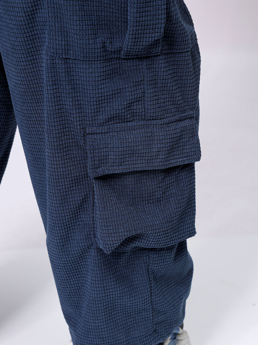 Men's Blue Loose Wide Leg Textured Mid-Rise Elasticated Cargo Joggers