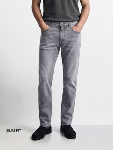 Men's Grey Slim Fit Solid Casual Jeans