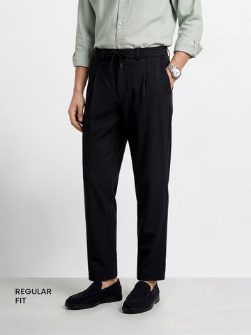 Men's Black Regular Fit Solid Casual Trousers