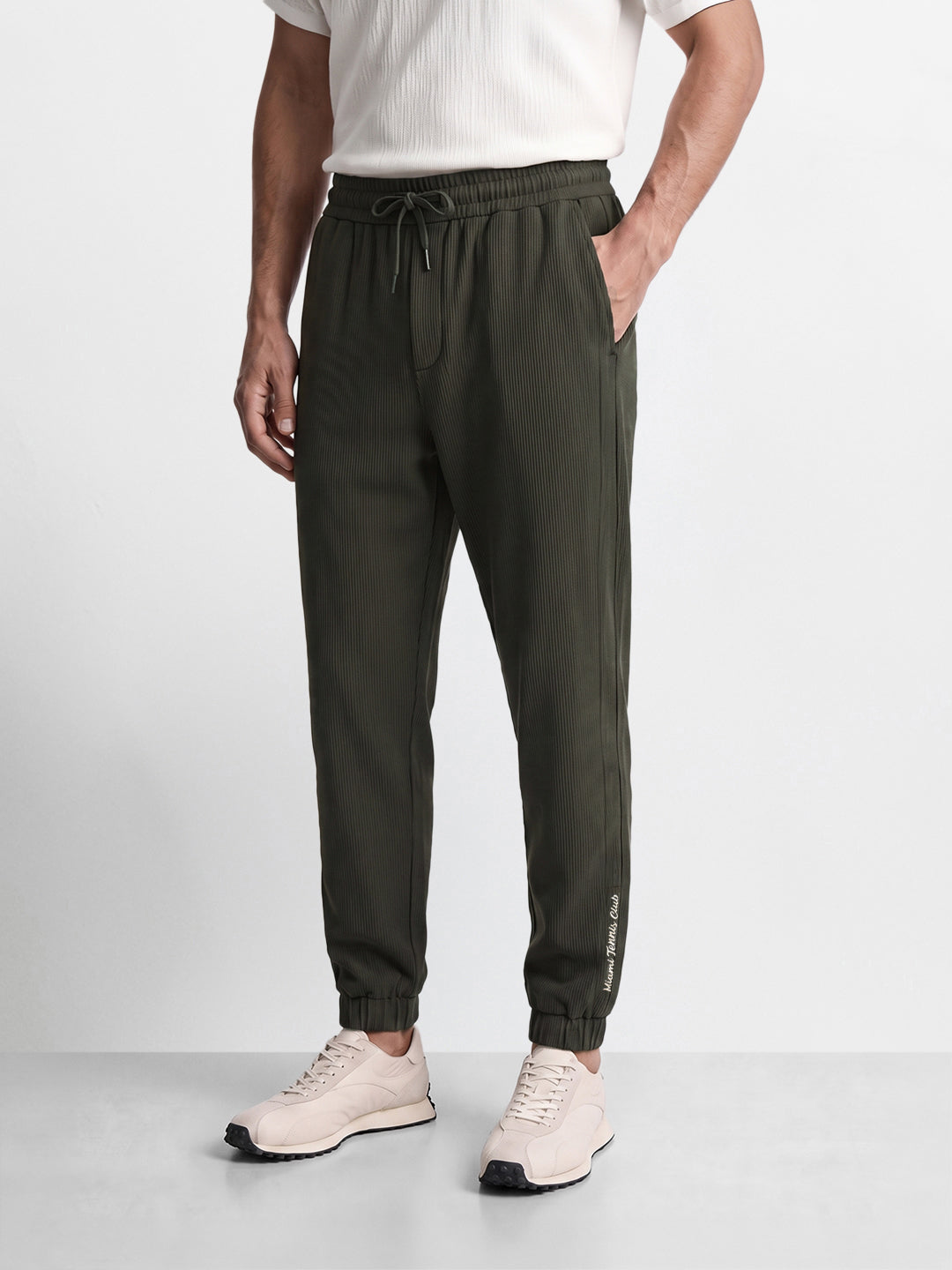 Men's Olive Relaxed Fit Solid Casual Joggers