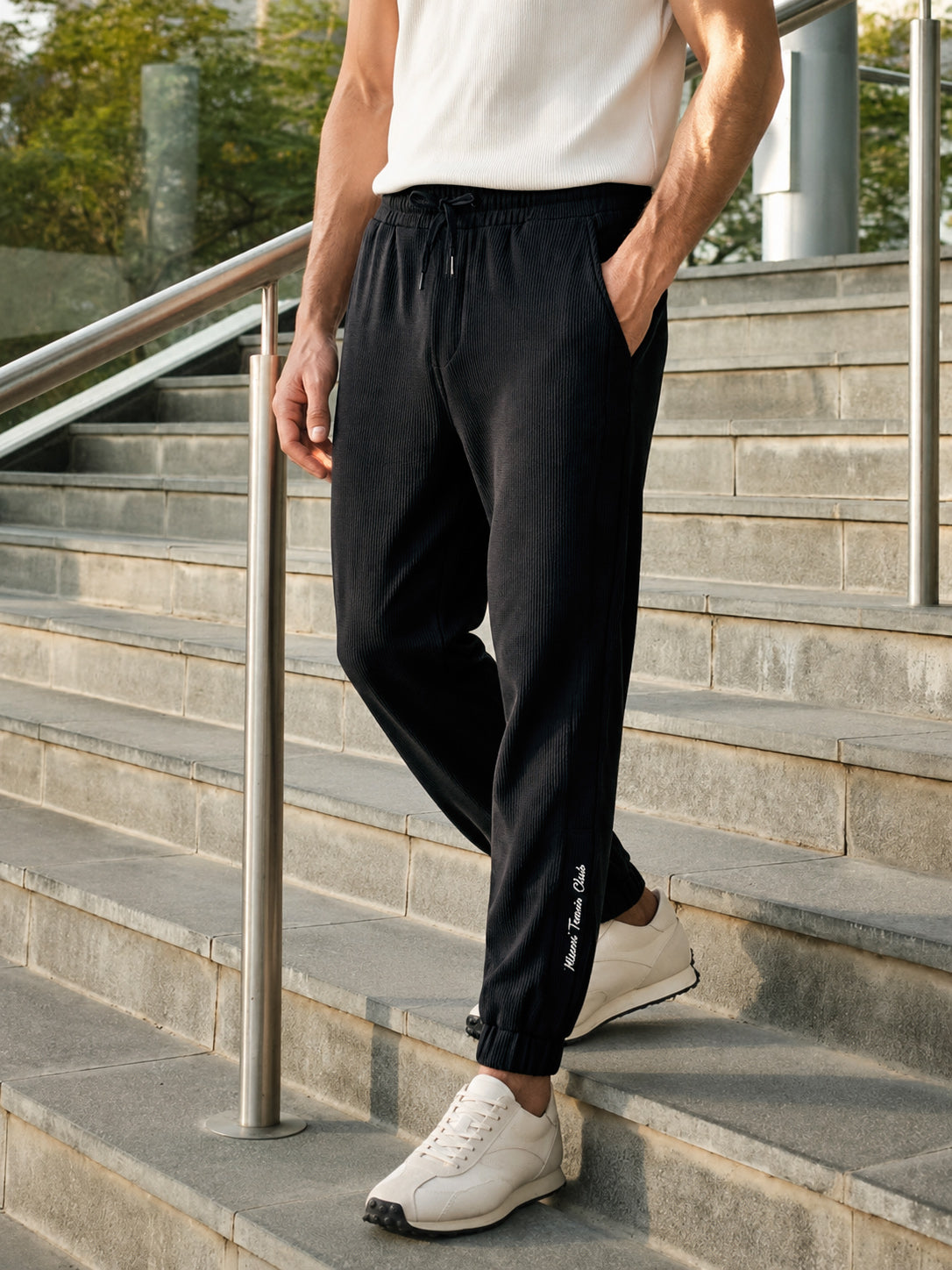 Men's Black Relaxed Fit Solid Casual Jogger