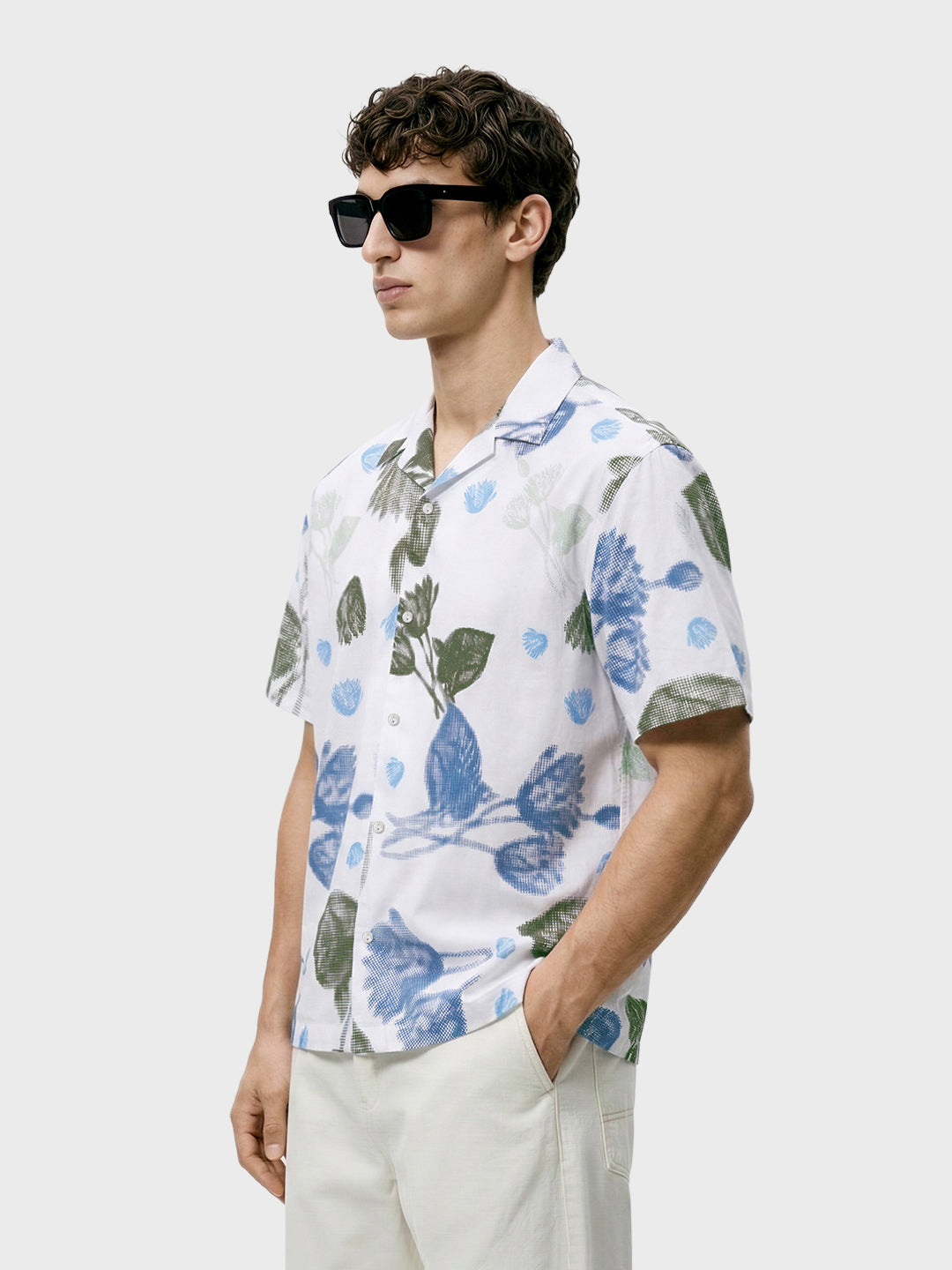 Men's White Relaxed Fit Printed Casual Shirts