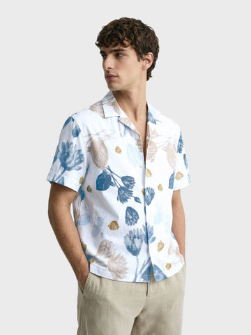 Men's White Relaxed Fit Printed Casual Shirts