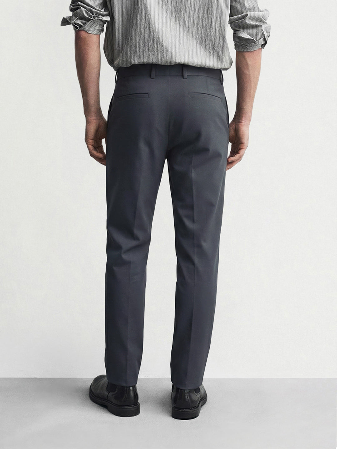 Men's Grey Slim Fit Solid Casual Chinos