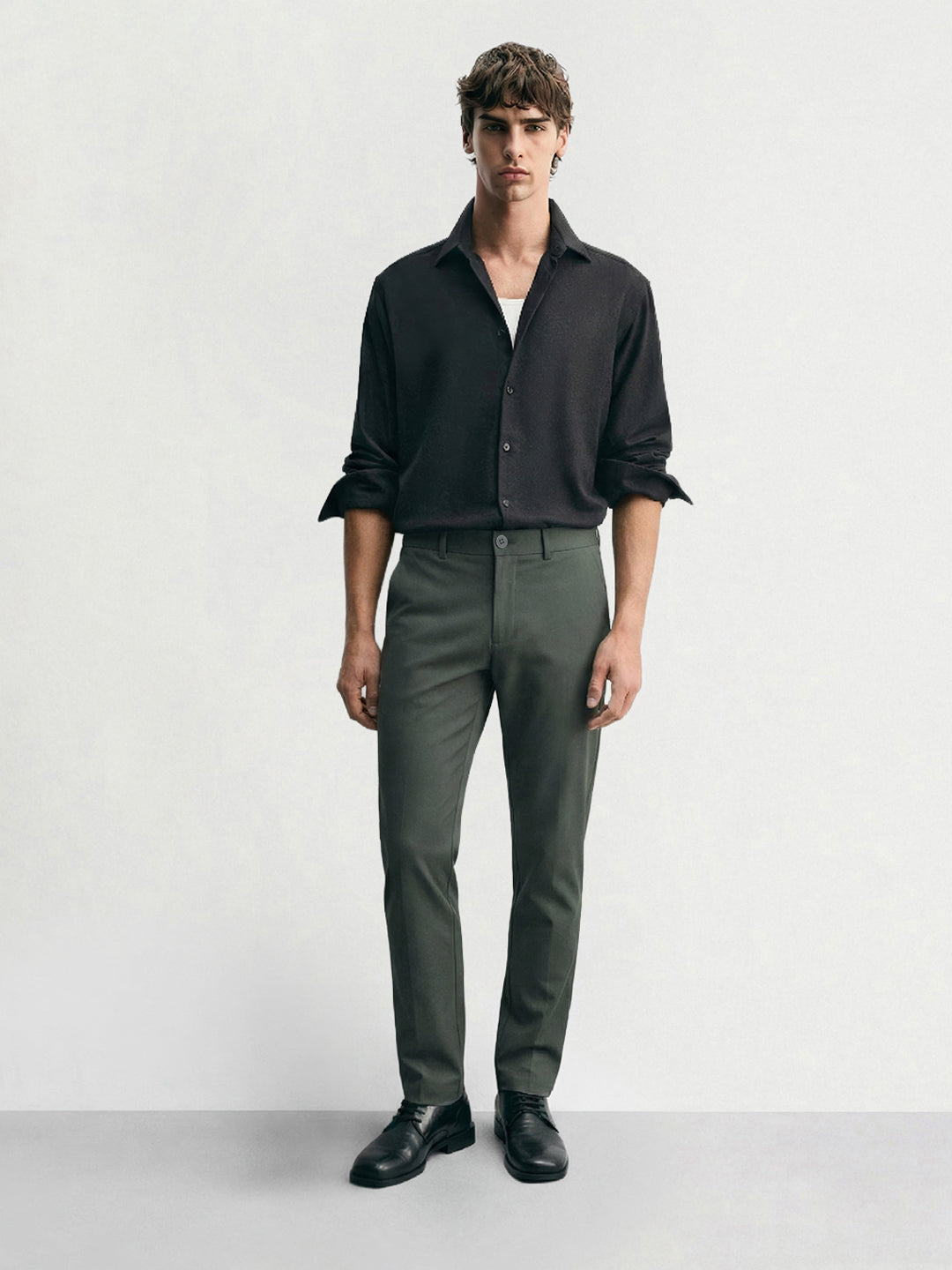 Men's Green Slim Fit Solid Casual Chinos
