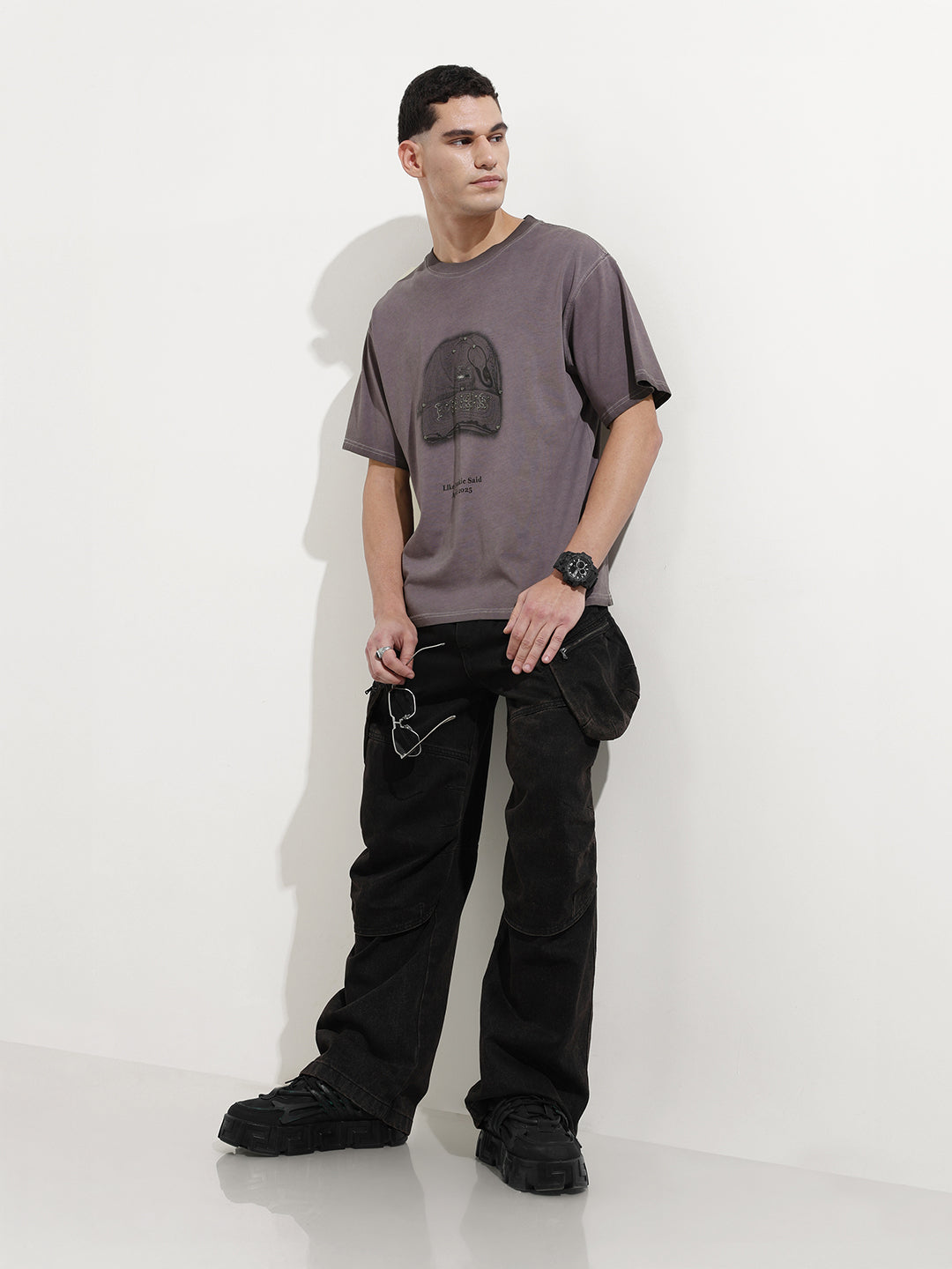 Men's Purple Relaxed Fit Graphic Street Wear T-Shirt