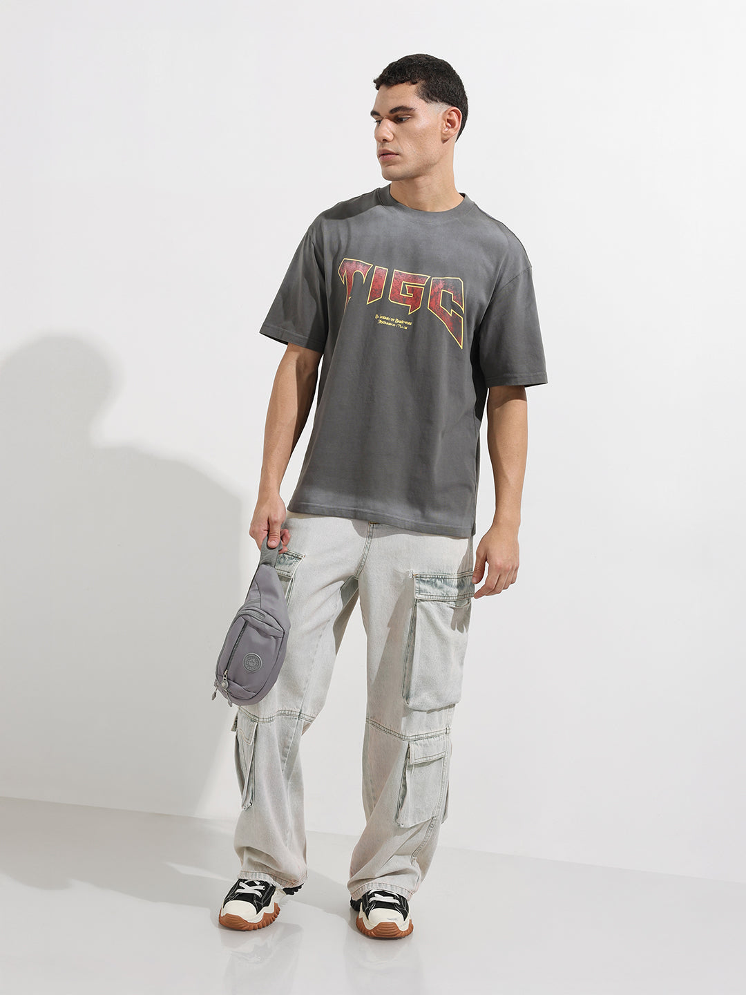 Men's Grey Relaxed Fit Graphic Street Wear T-Shirt
