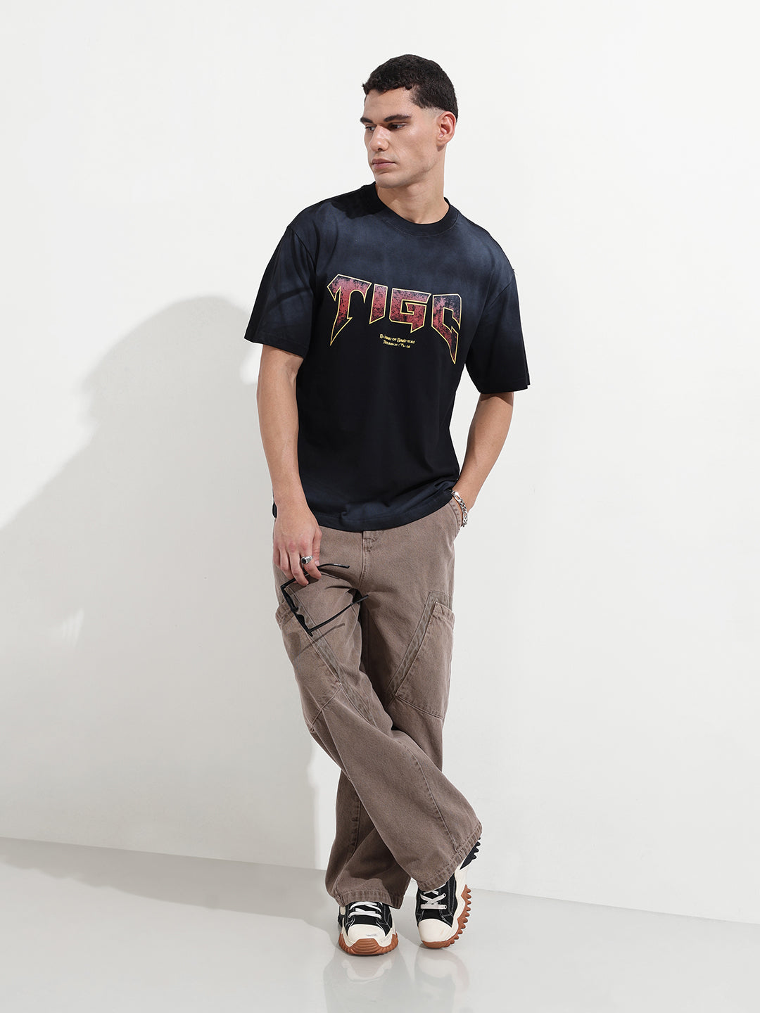 Men's Black Relaxed Fit Graphic Street Wear T-Shirt