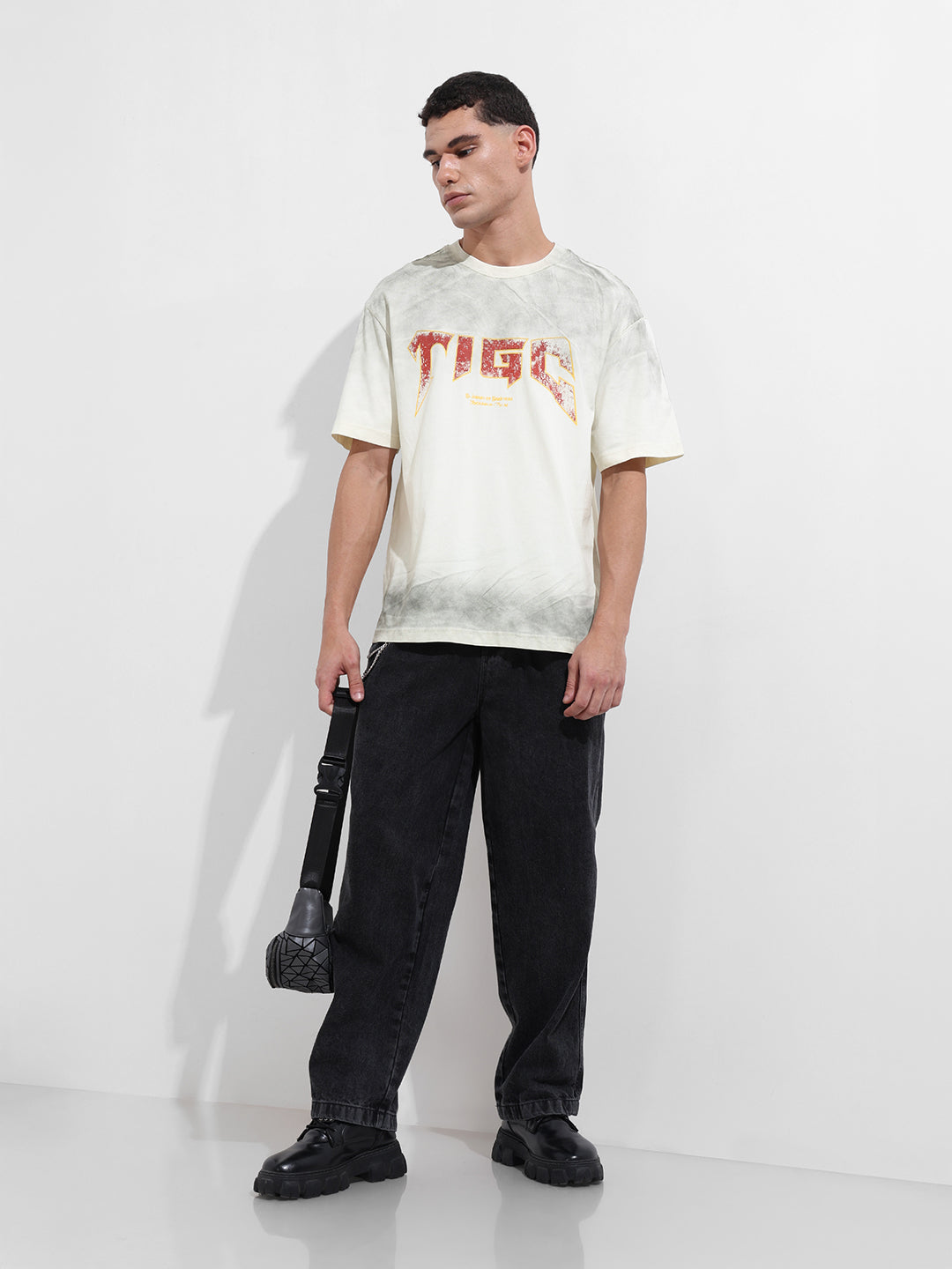 Men's Cream Relaxed Fit Graphic Street Wear T-Shirt