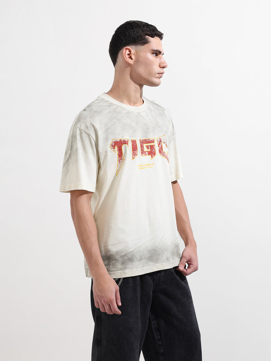 Men's Cream Relaxed Fit Graphic Street Wear T-Shirt