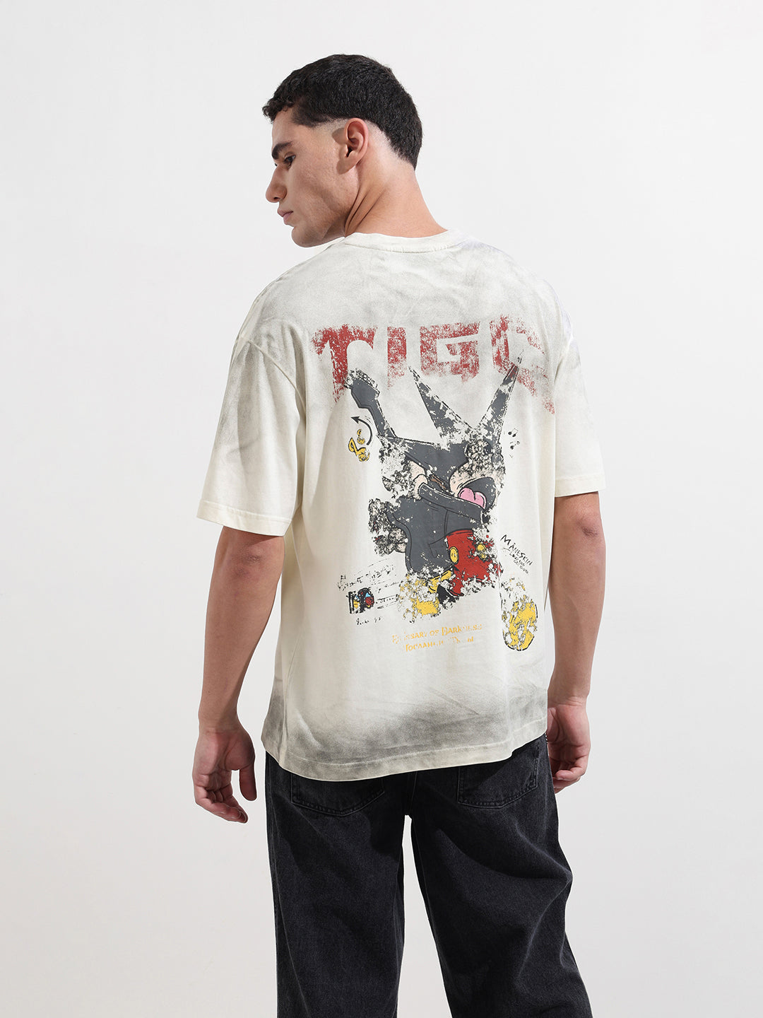 Men's Cream Relaxed Fit Graphic Street Wear T-Shirt