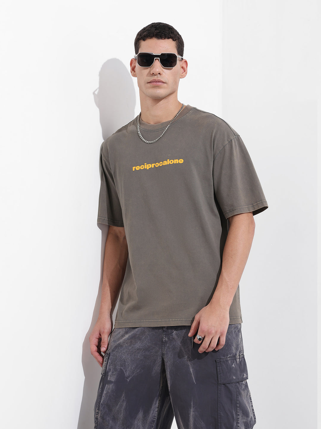 Men's Grey Relaxed Fit Graphic Street Wear T-Shirt