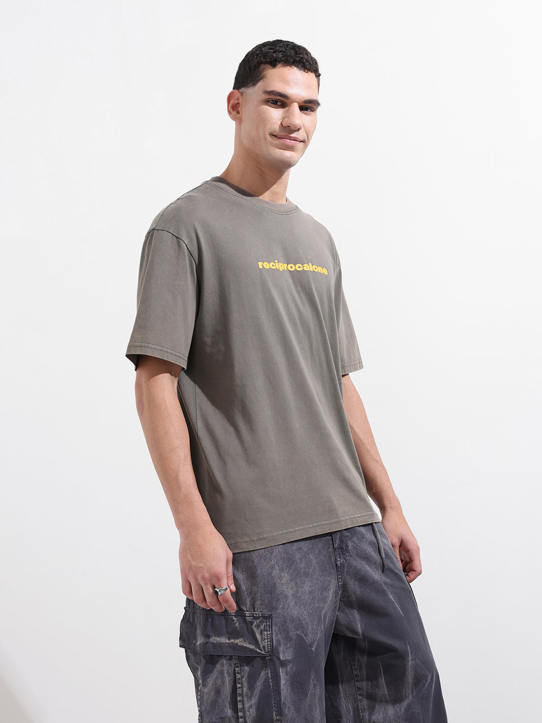 Men's Grey Relaxed Fit Graphic Street Wear T-Shirt