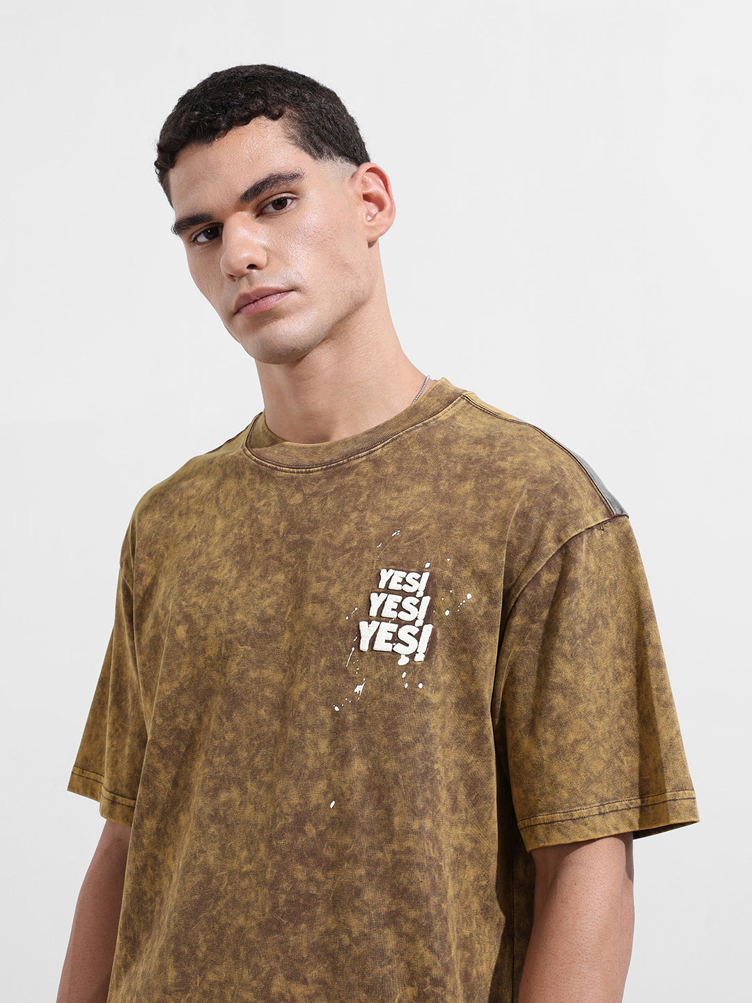 Men's Yellow Relaxed Fit Graphic Street Wear T-Shirt