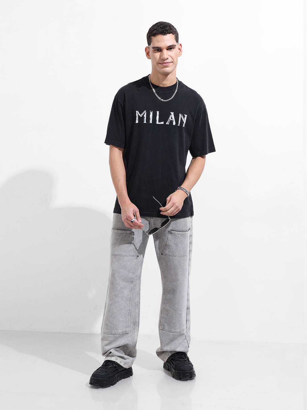 Men's Black Relaxed Fit Graphic Street Wear T-Shirt