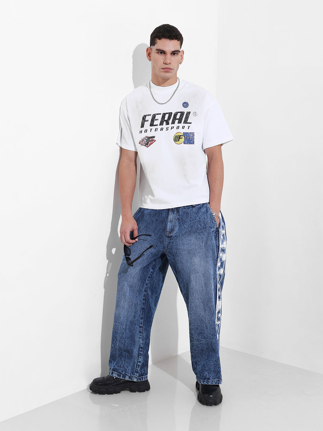 Men's White Relaxed Fit Graphic Street Wear T-Shirt