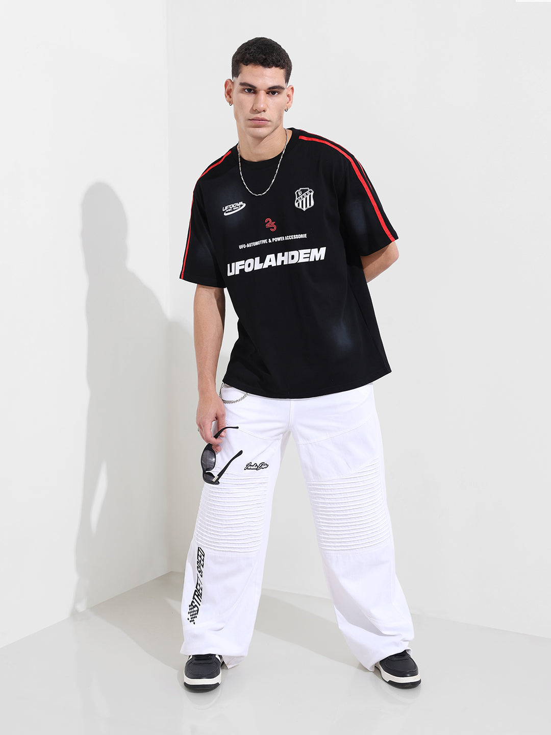 Men's Black Relaxed Fit Graphic Street Wear T-Shirt