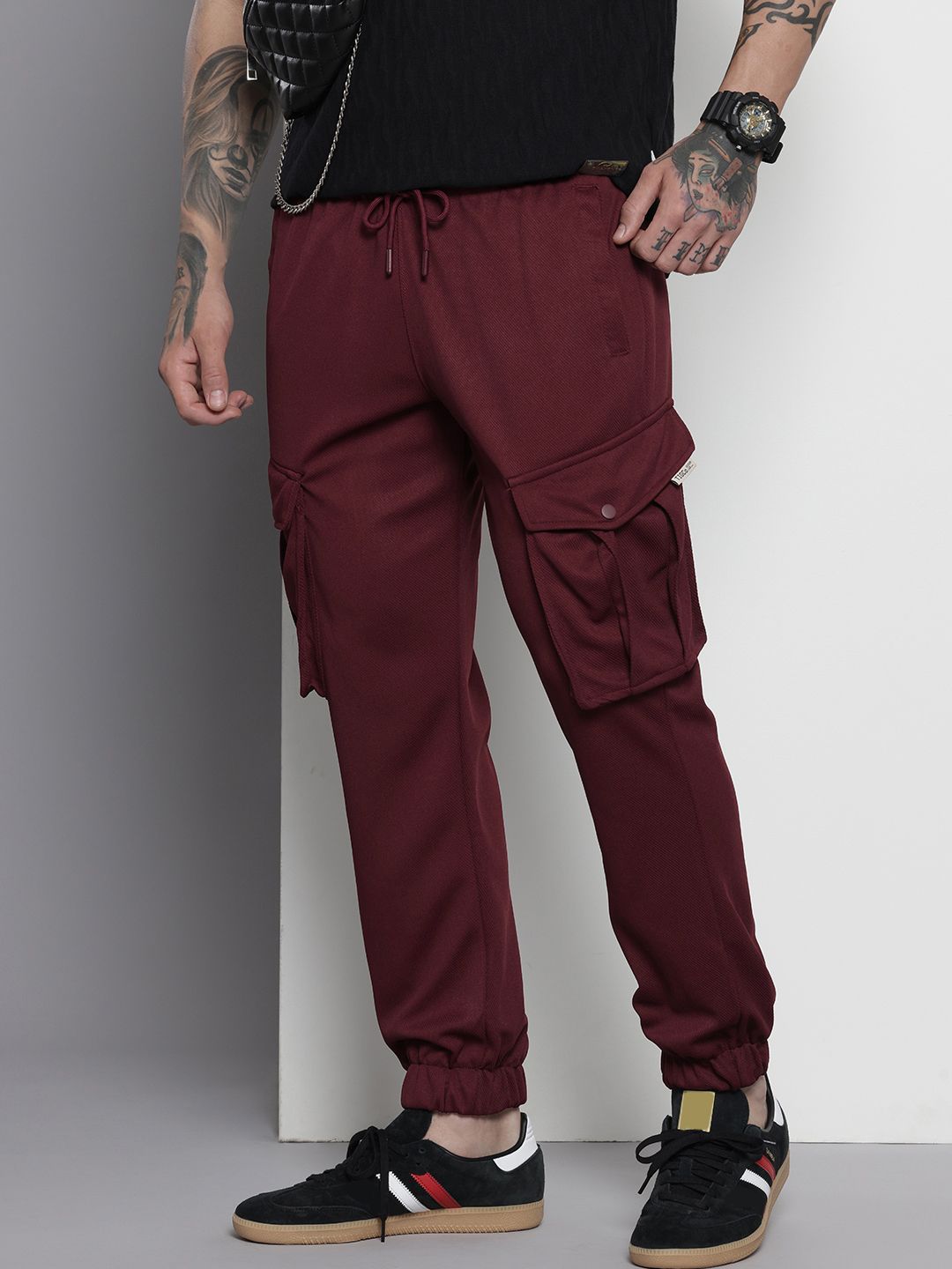 Men's Maroon Relaxed Fit Textured Cargo Joggers