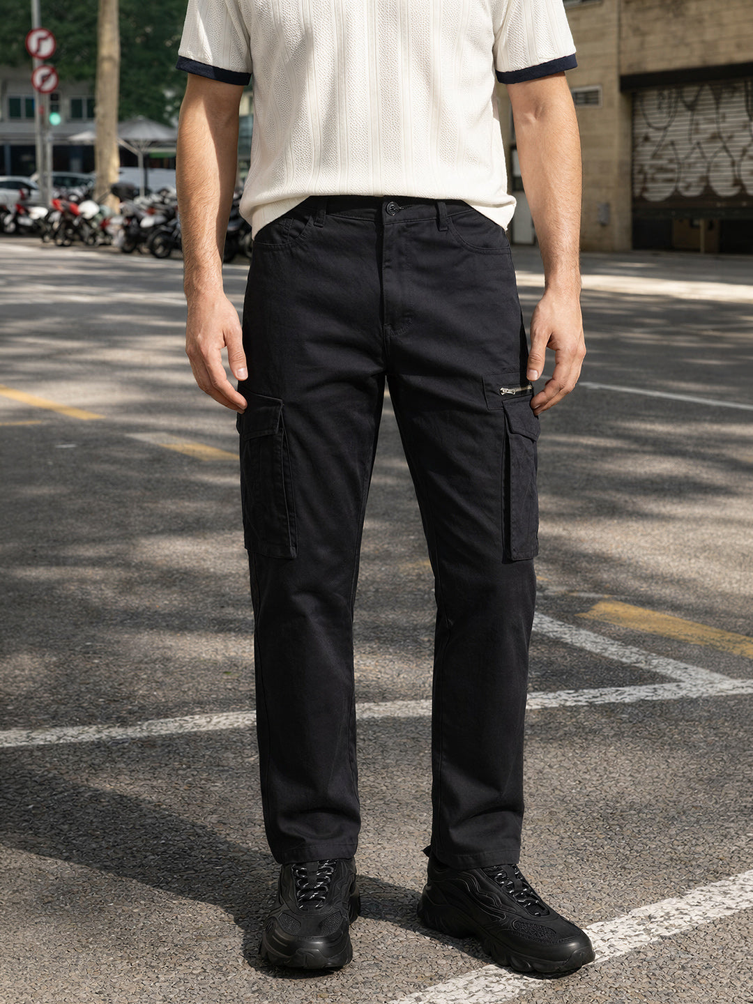 Men's Black Relaxed Fit Solid Utility Cargo