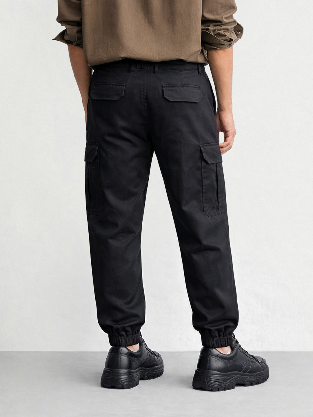 Men's Black Regular Fit Solid Utility Cargo