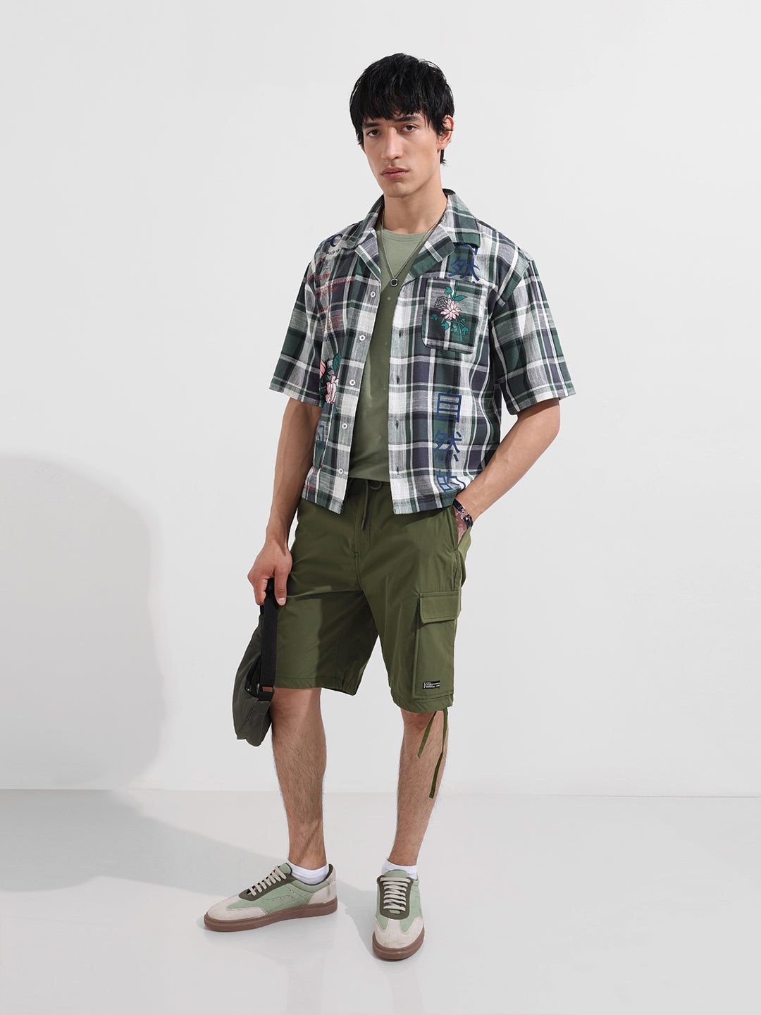 Men's Green Relaxed Fit Textured Utility Shorts