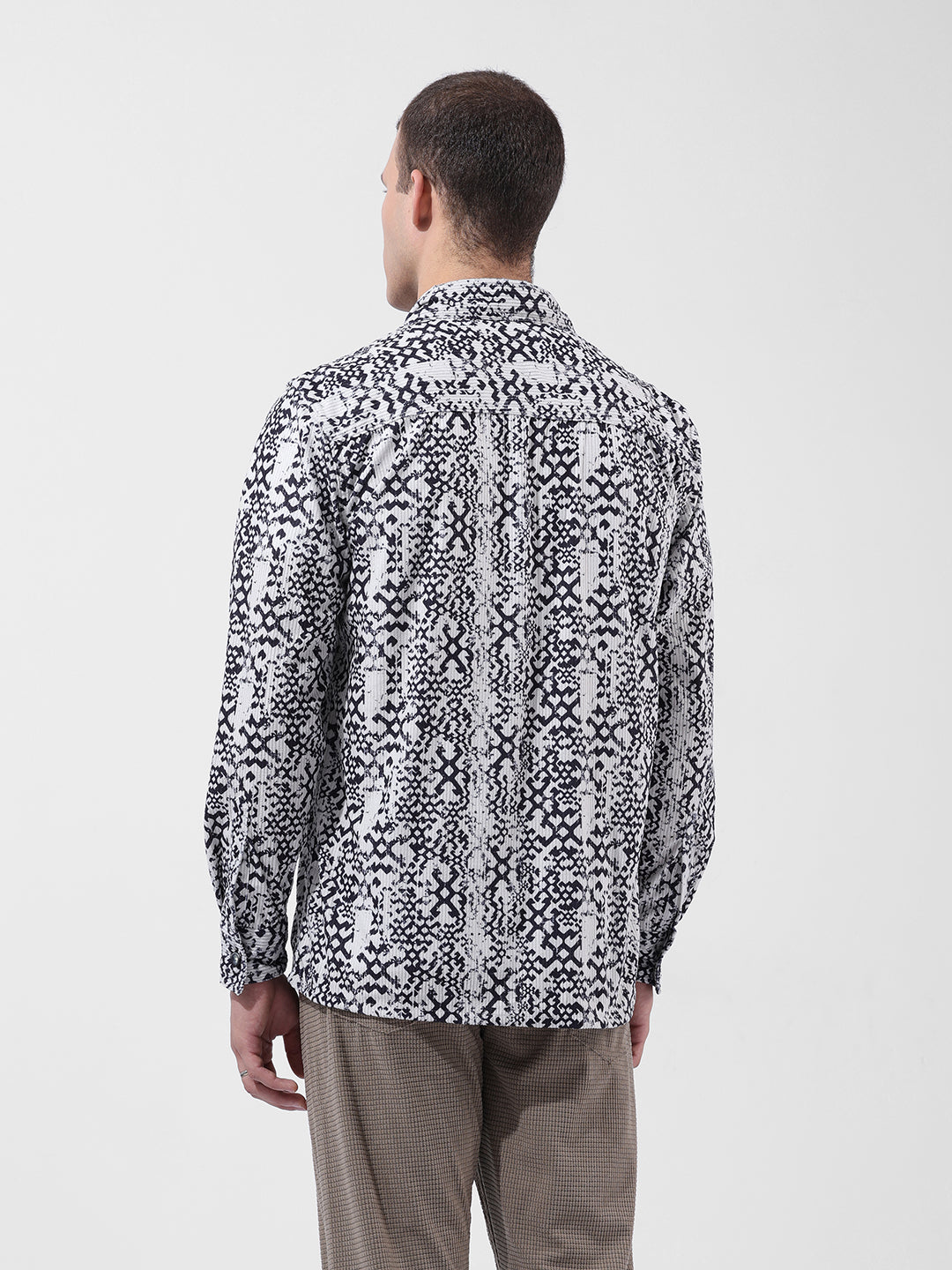 Men's Black White Regular Fit Printed Winter Shirt