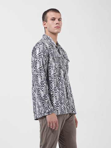Men's Black White Regular Fit Printed Winter Shirt