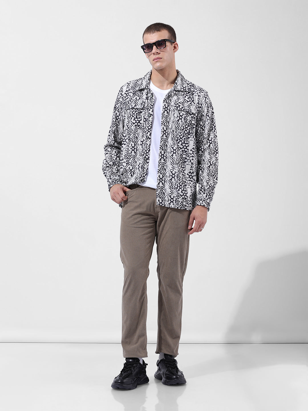 Men's Black White Regular Fit Printed Winter Shirt