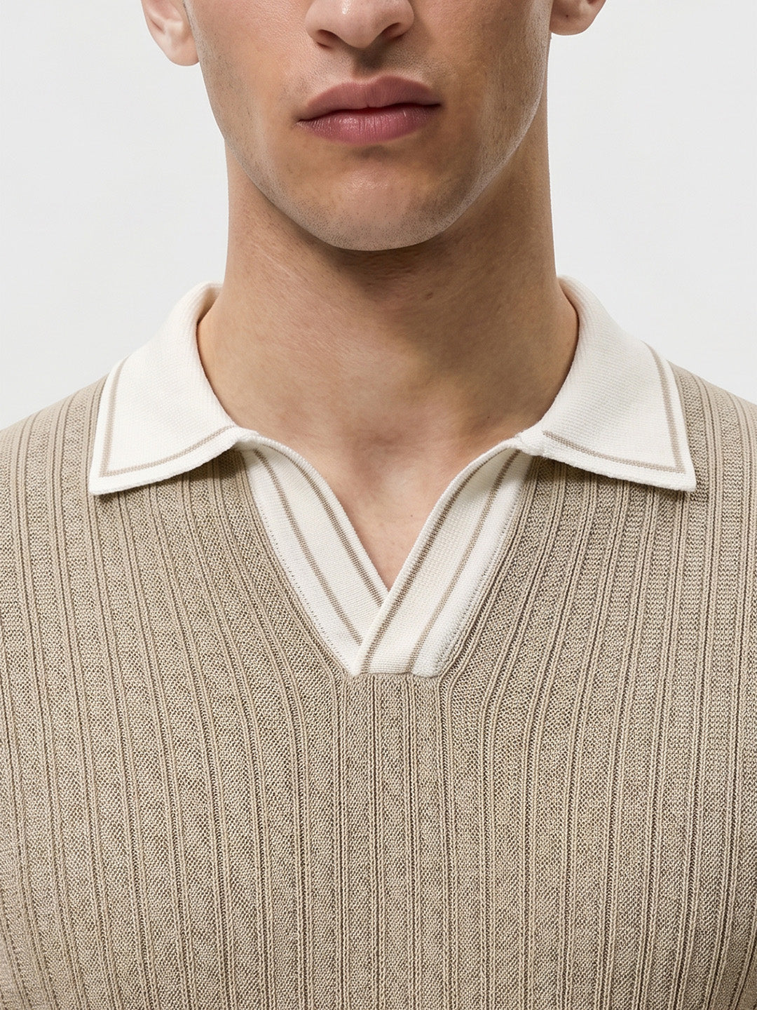 Men's Beige Slim Fit Solid Flat Knit Polos T-Shirt