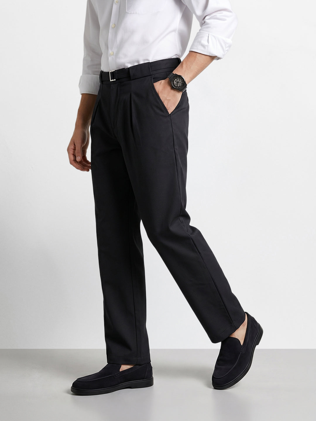 Men's Black Regular Fit Solid Casual Trousers