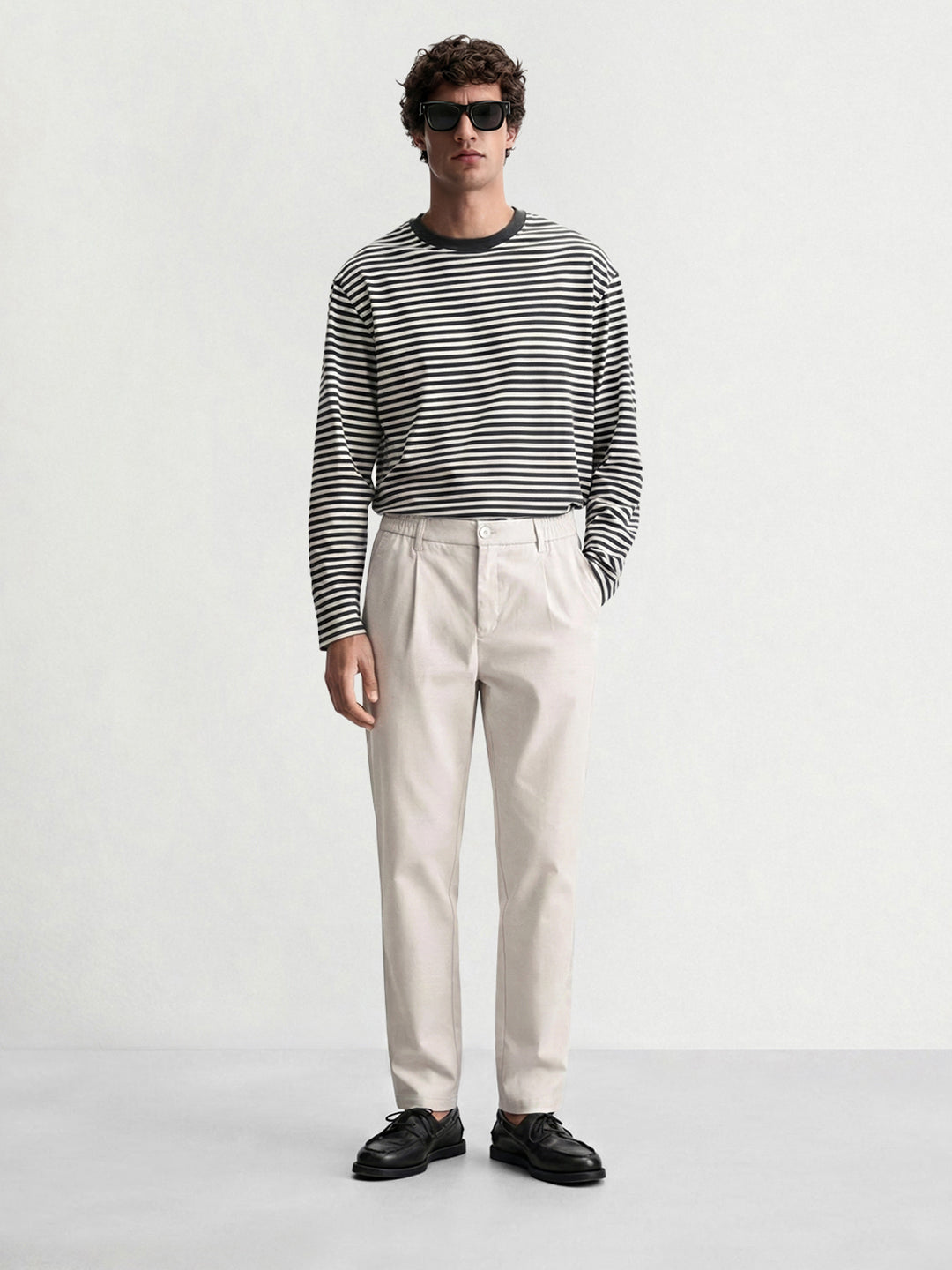 Men's Beige Relaxed Fit Solid Casual Trousers