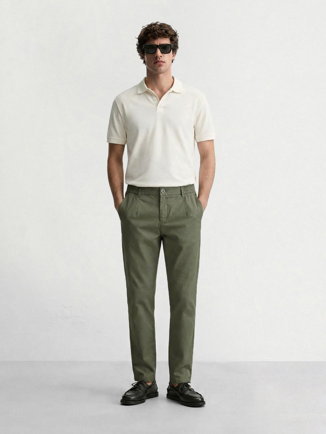 Men's Green Relaxed Fit Solid Casual Trousers
