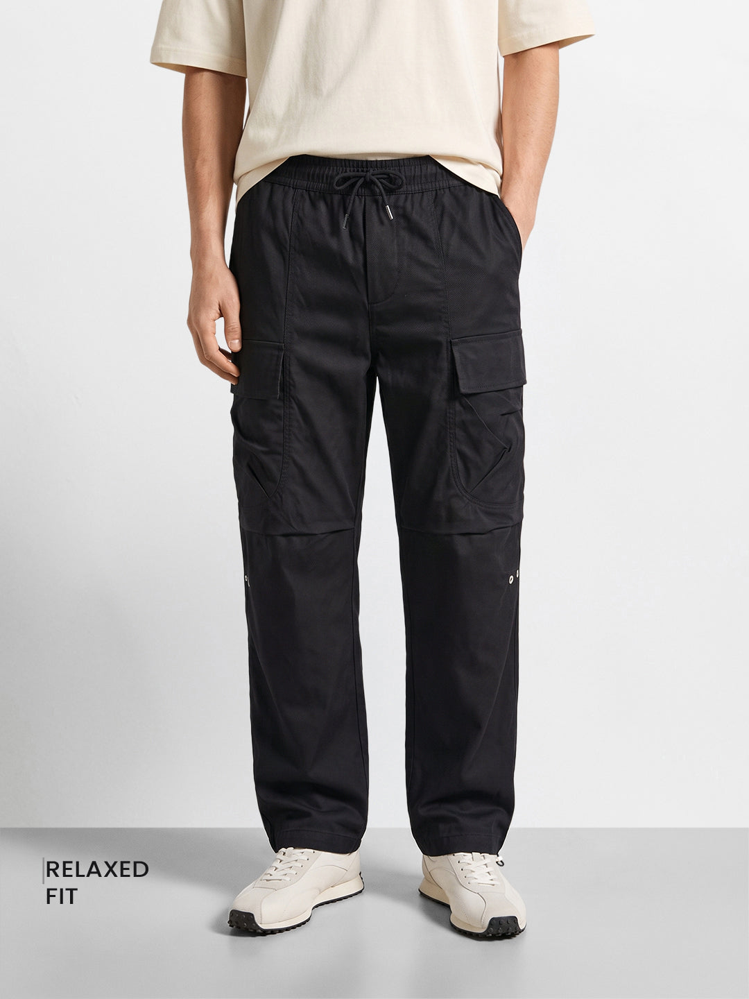 Men's Black Relaxed Fit Solid Utility Cargos