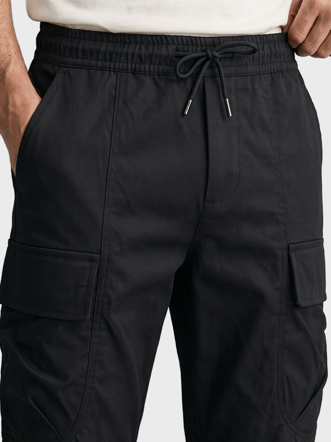 Men's Black Relaxed Fit Solid Utility Cargos