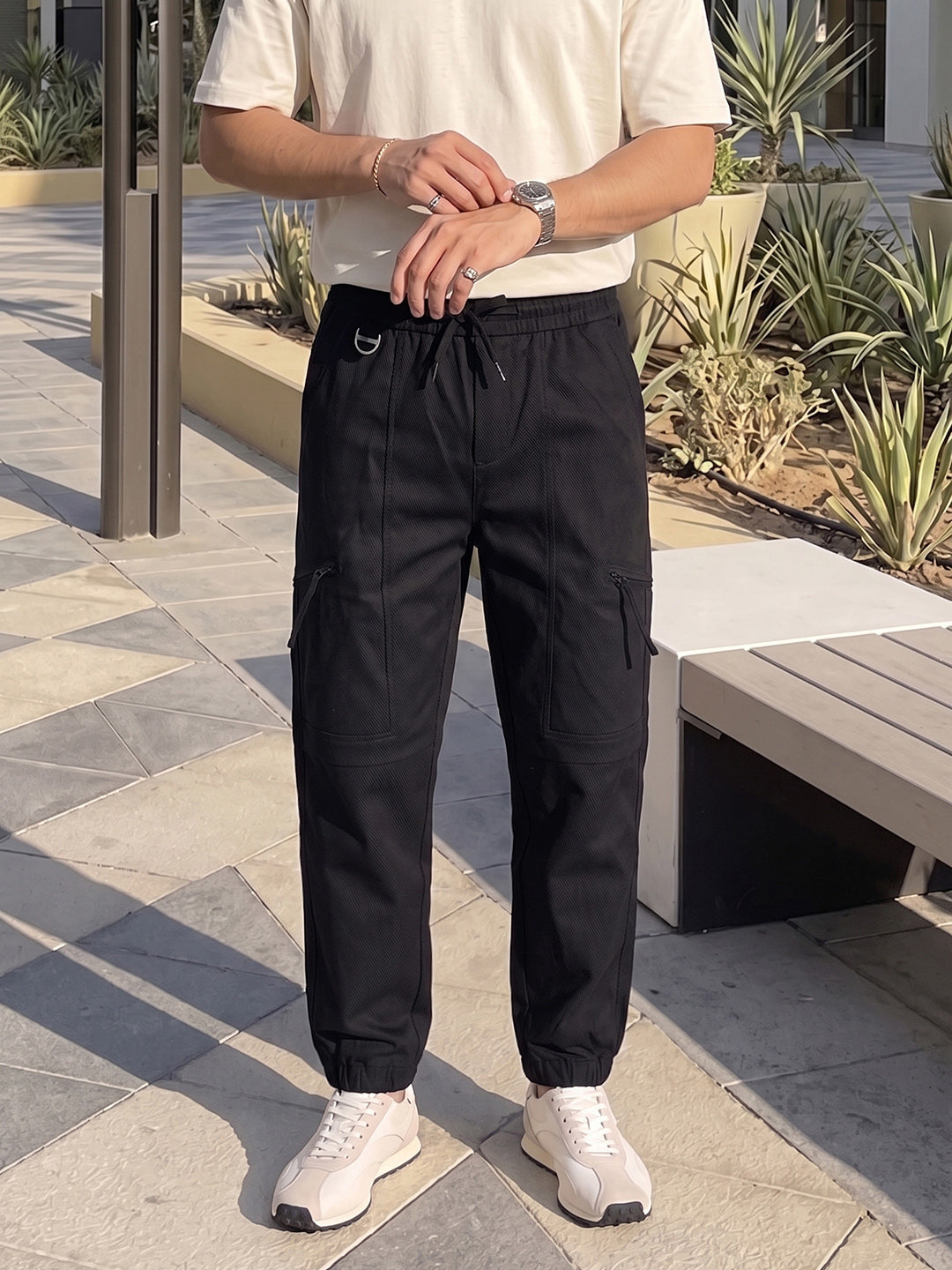 Men's Black Relaxed Fit Solid Utility Joggers