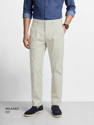 Men's Beige Relaxed Fit Solid Casual Trousers