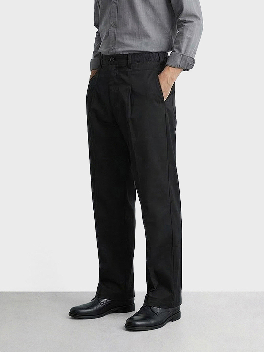 Men's Black Relaxed Fit Solid Casual Trousers