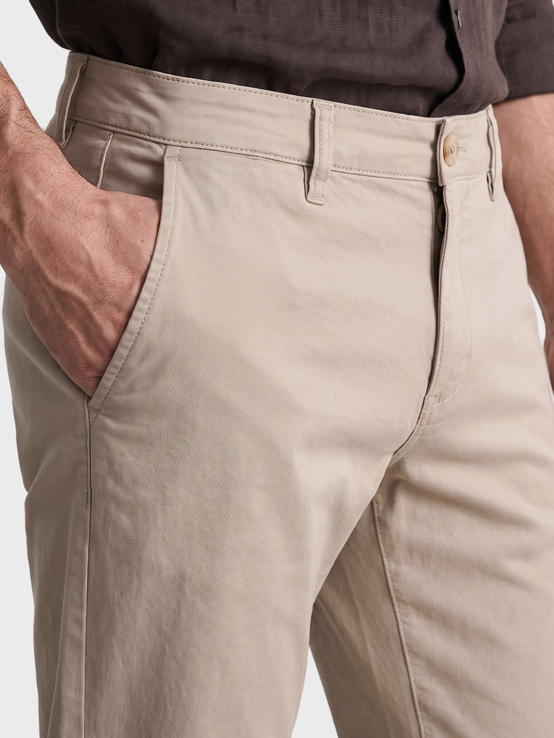 Men's Beige Slim Fit Solid Casual Chinos