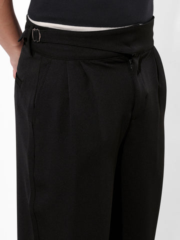 Men's Black Regular Fit Solid Casual Trousers