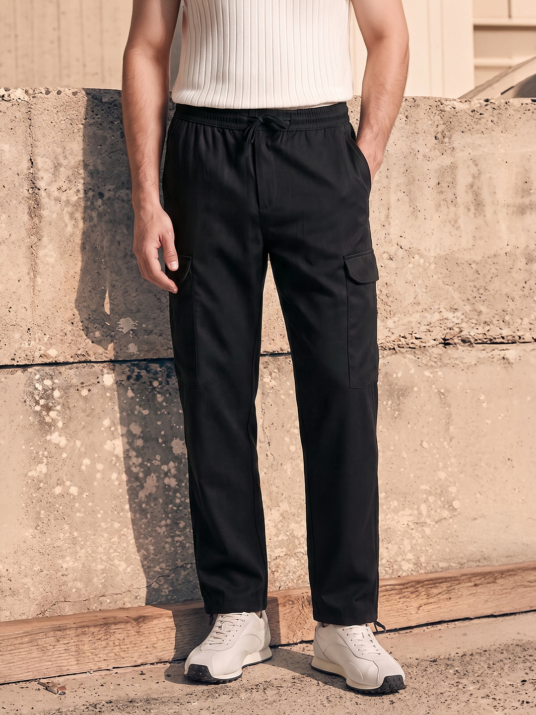 Men's Black Regular Fit Solid Casual Cargo
