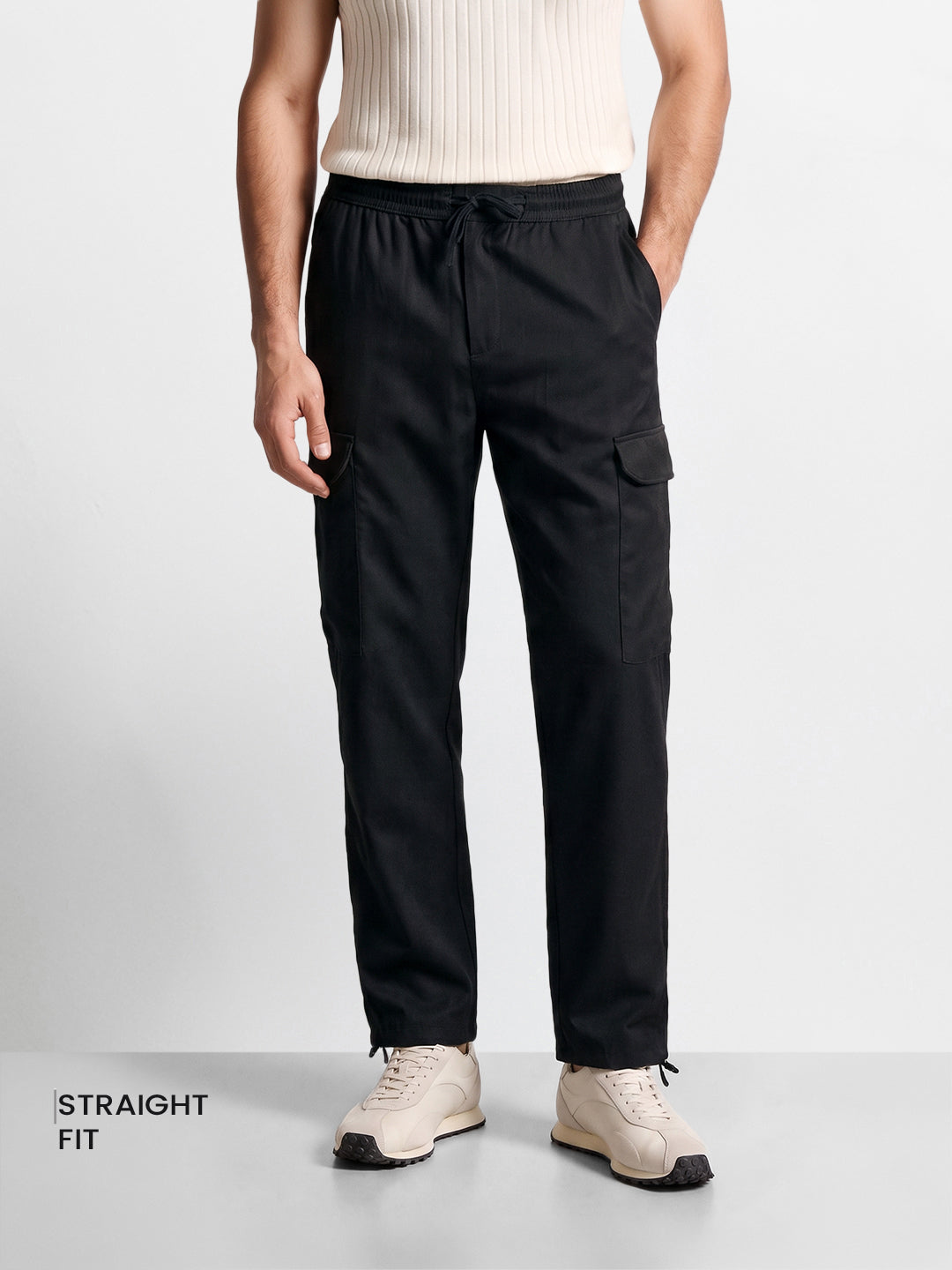 Men's Black Regular Fit Solid Casual Cargo