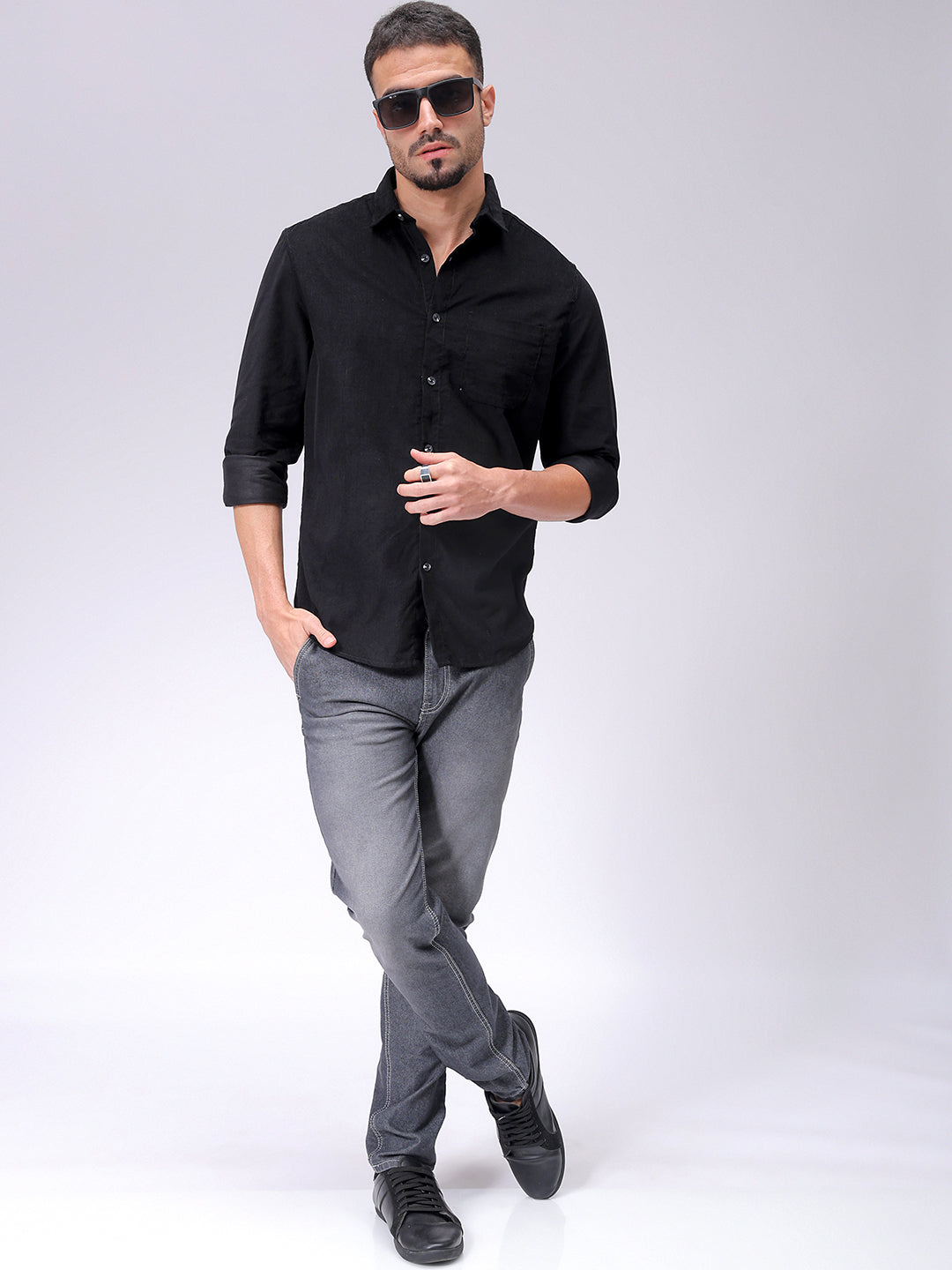 Men's Black Regular Fit Solid Casual Shirt