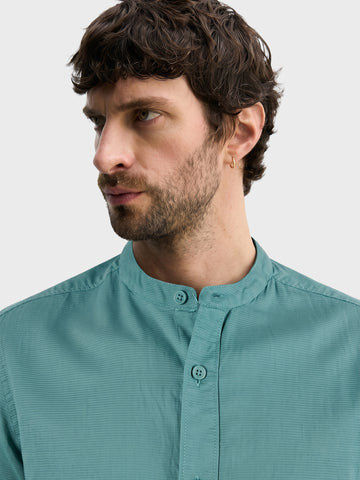 Men's Green Slim Fit Solid Casual Shirt