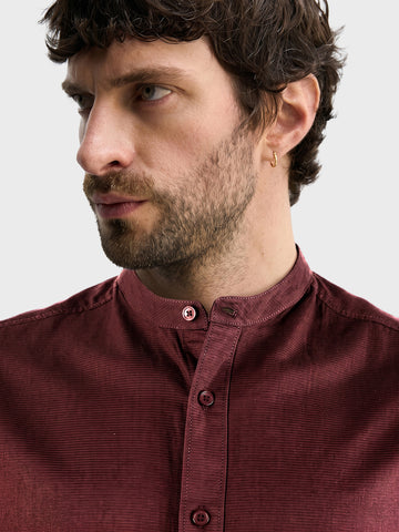 Men's Maroon Slim Fit Solid Casual Shirt