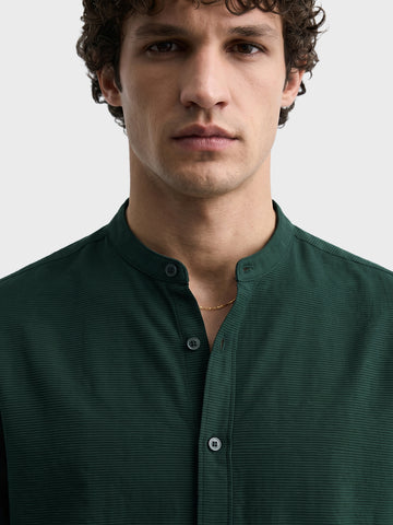 Men's Green Slim Fit Solid Casual Shirt