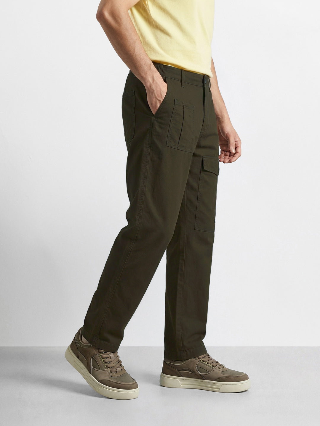 Men's Olive Relaxed Fit Solid Casual Trousers